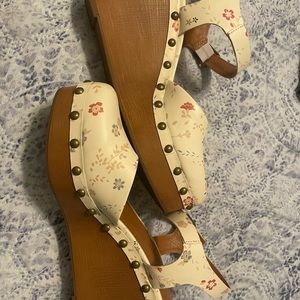 Lucky Brand Shoes-Comfy Clogs